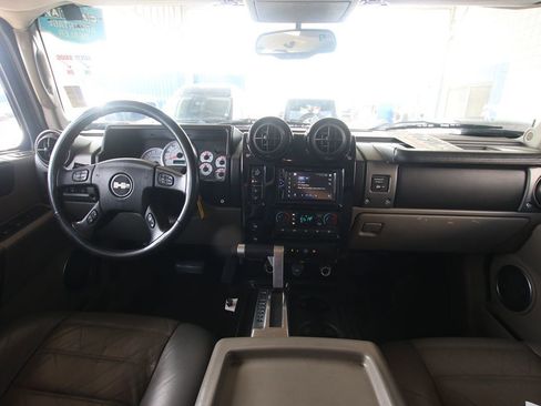 Used 2004 HUMMER H2 w/ Preferred Equipment Group image 7