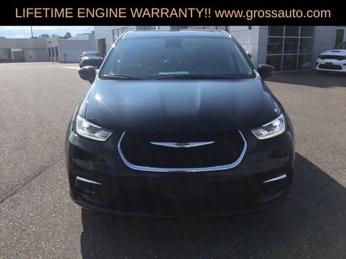 Certified 2024 Chrysler Pacifica Touring-L FWD image 3