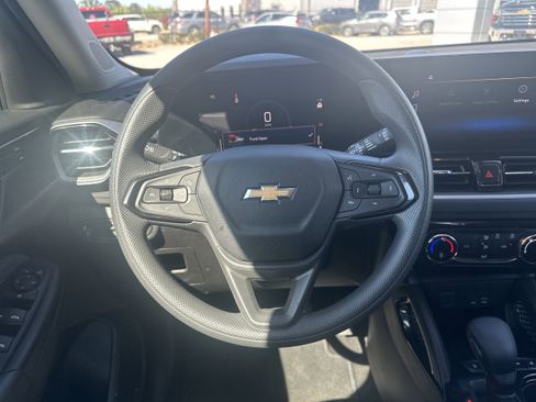 Used 2025 Chevrolet TrailBlazer LT FWD image 23