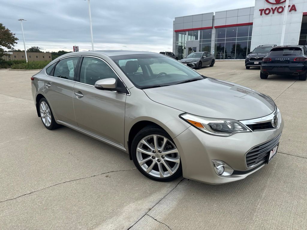 Used 2013 Toyota Avalon Limited w/ Technology Pkg FWD image 2