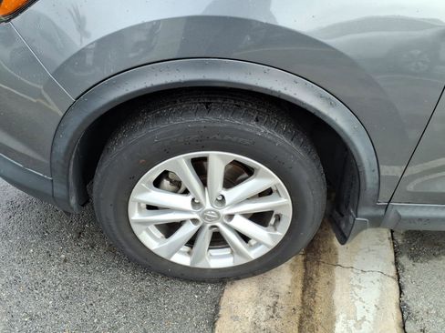 Used 2017 Nissan Rogue Sport SV image 4