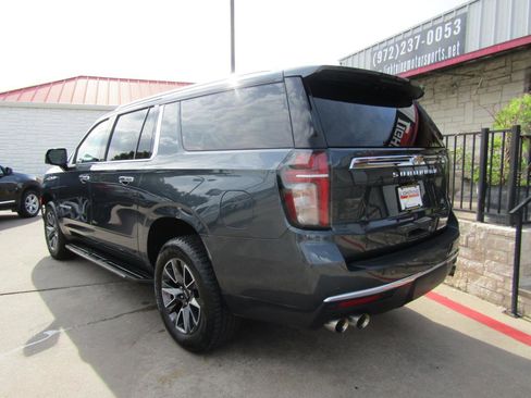 Used 2021 Chevrolet Suburban Premier w/ Premium Package AWD/4WD image 3