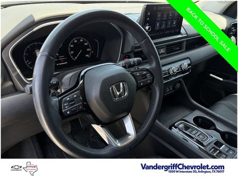Used 2025 Honda Pilot Touring image 11