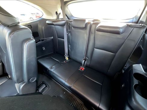 Used 2021 Toyota Highlander XLE AWD/4WD image 16