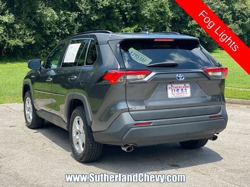 Used 2021 Toyota RAV4 XLE AWD/4WD image 5
