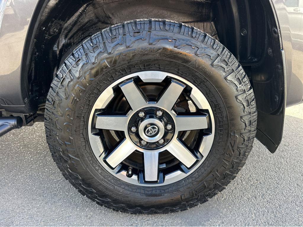 Used 2018 Toyota 4Runner TRD Off-Road Premium AWD/4WD image 14