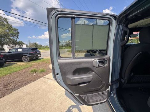 Used 2025 Jeep Gladiator Mojave w/ Convenience Group AWD/4WD image 23