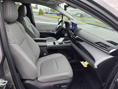 New 2026 Toyota Sienna XLE AWD/4WD image 12