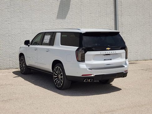 New 2026 Chevrolet Suburban High Country AWD/4WD image 3