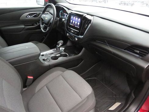 Used 2023 Chevrolet Traverse LT image 13