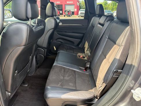 Used 2018 Jeep Grand Cherokee Altitude AWD/4WD image 27