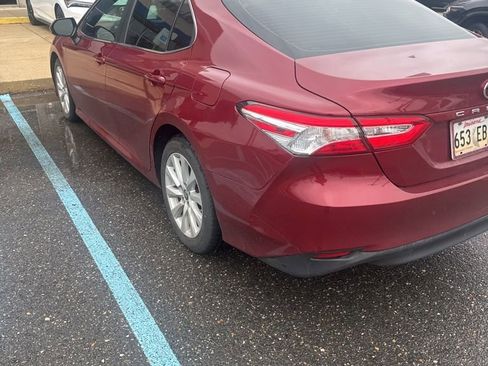 Used 2020 Toyota Camry LE image 3