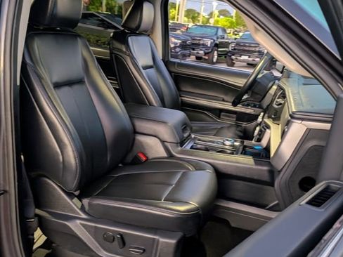 Used 2024 Ford Expedition Max XLT image 13