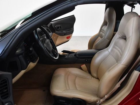 Used 2002 Chevrolet Corvette Coupe w/ Preferred Equipment Group2 RWD image 28