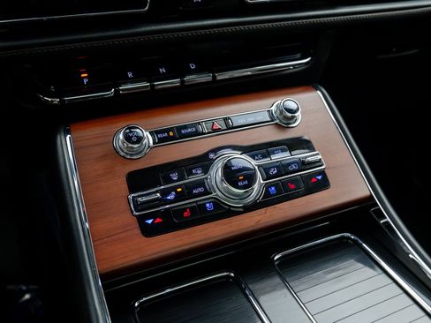 Used 2023 Lincoln Aviator Reserve w/ Equipment Group 201A image 22