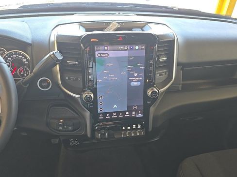 Used 2025 RAM 2500 Big Horn AWD/4WD image 9