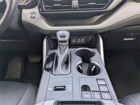 Used 2023 Toyota Highlander LE image 21