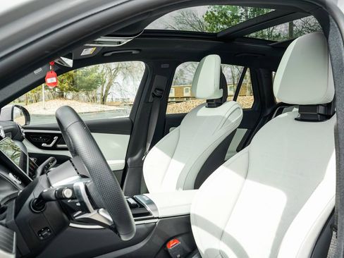 Used 2025 Mercedes-Benz GLC 350e 4MATIC image 14