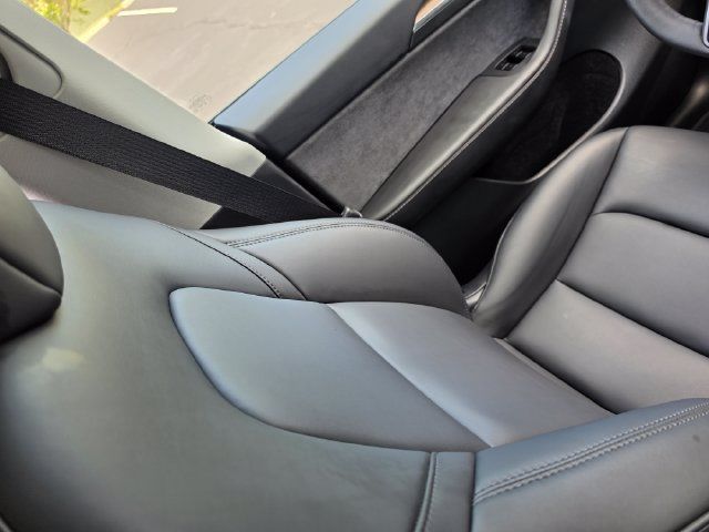 Used 2025 Tesla Model Y Long Range AWD/4WD image 31