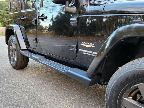 Used 2015 Jeep Wrangler Unlimited Sahara AWD/4WD image 21