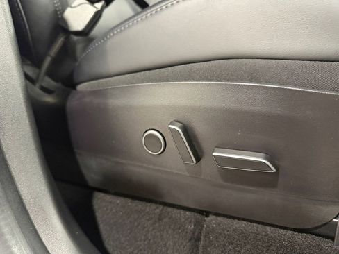Used 2021 Tesla Model Y Long Range AWD/4WD image 16