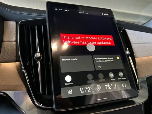 New 2026 Volvo XC90 B6 Plus w/ Protection Package Premier image 16