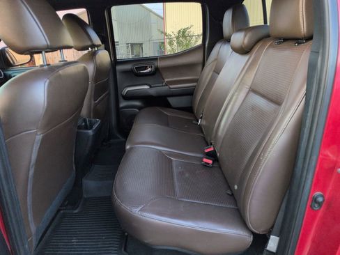 Used 2017 Toyota Tacoma Limited w/ Tow Package image 25