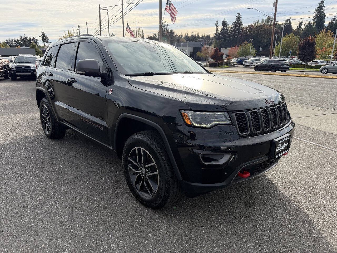 Used 2017 Jeep Grand Cherokee Trailhawk w/ Trailhawk Luxury Group AWD/4WD image 11
