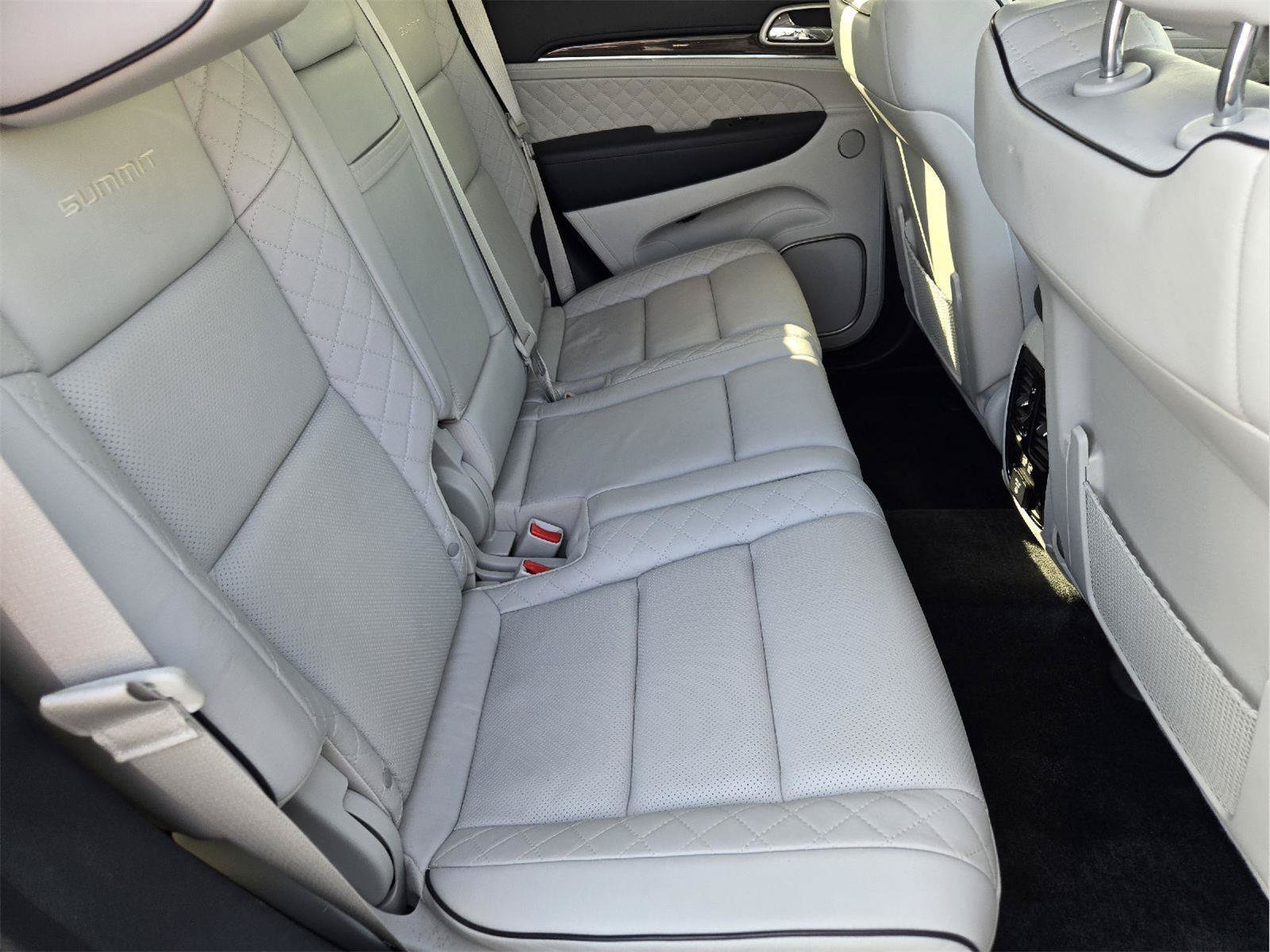Used 2017 Jeep Grand Cherokee Summit AWD/4WD image 30