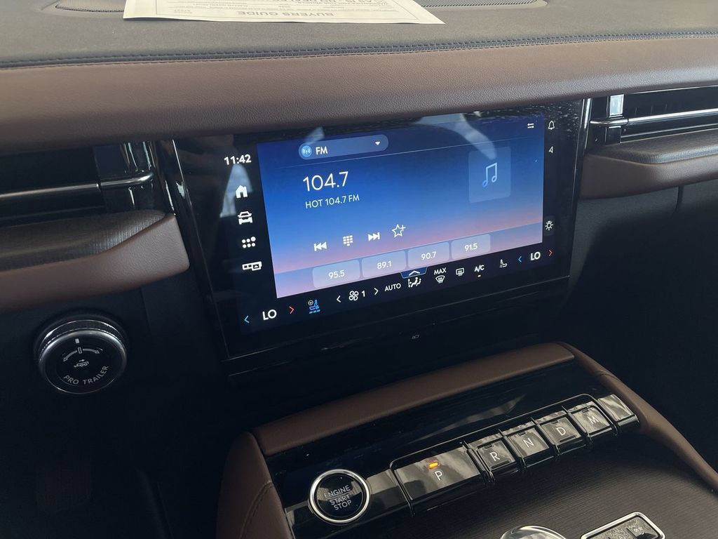 Used 2025 Lincoln Navigator Reserve AWD/4WD image 13