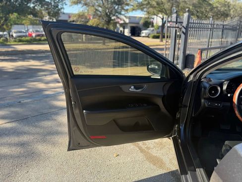 Used 2019 Kia Forte LXS image 8