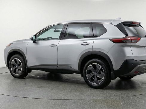 Used 2025 Nissan Rogue SV FWD image 6