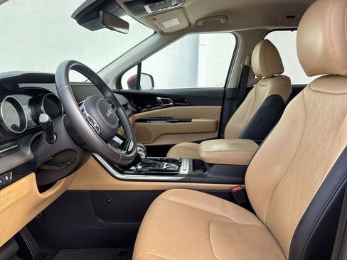 Used 2024 Kia Carnival EX FWD image 13