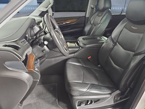 Used 2020 Cadillac Escalade Luxury AWD/4WD image 14