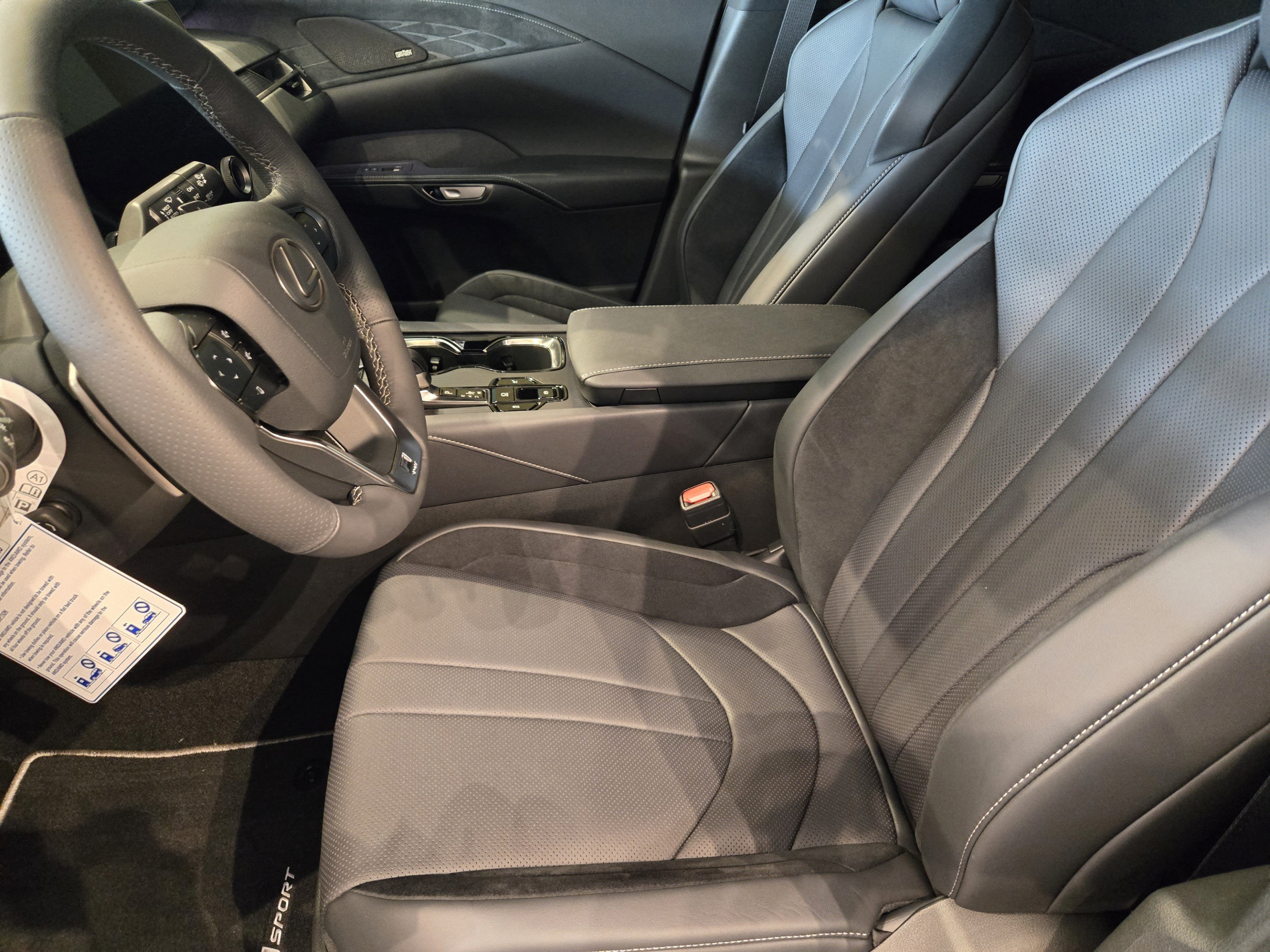 New 2026 Lexus RX 500h F Sport w/ Appearance Package AWD/4WD image 3