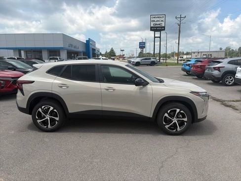 New 2026 Chevrolet Trax RS w/ Driver Confidence Package FWD image 7