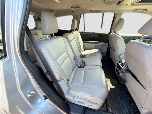 Used 2019 Honda Pilot Touring image 32