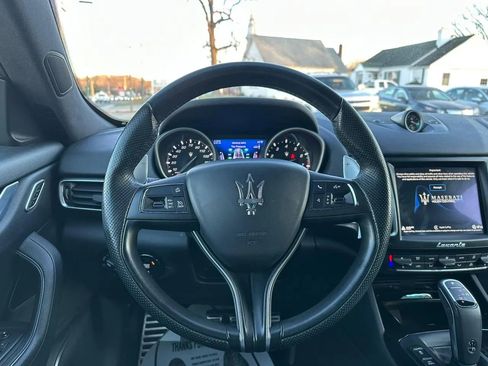 Used 2020 Maserati Levante image 19