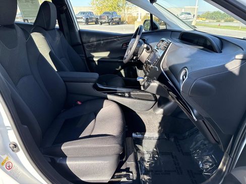 Used 2021 Toyota Prius Prime Limited image 17