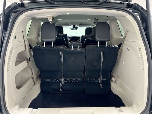 Used 2022 Chrysler Pacifica Touring-L FWD image 24
