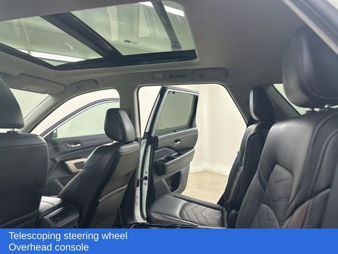 Used 2024 Nissan Pathfinder Platinum image 29