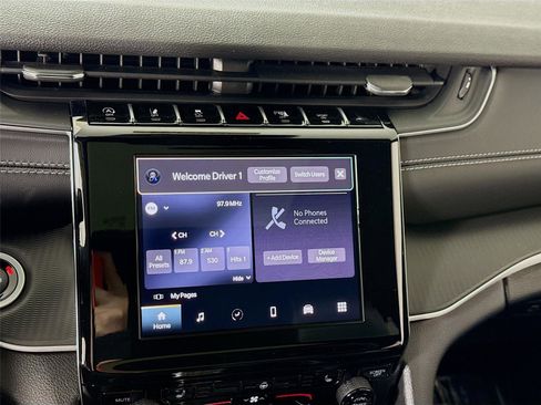 New 2025 Jeep Grand Cherokee L Altitude image 9