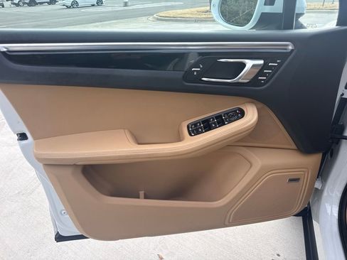 Used 2018 Porsche Macan image 21