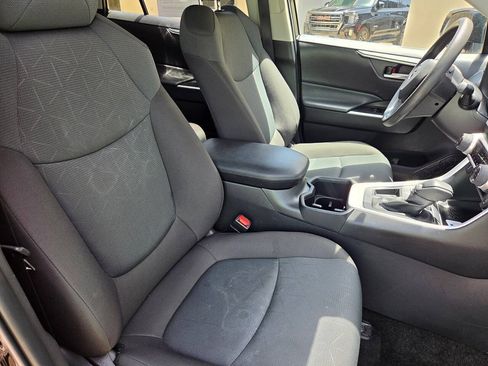 Used 2025 Toyota RAV4 XLE FWD image 10