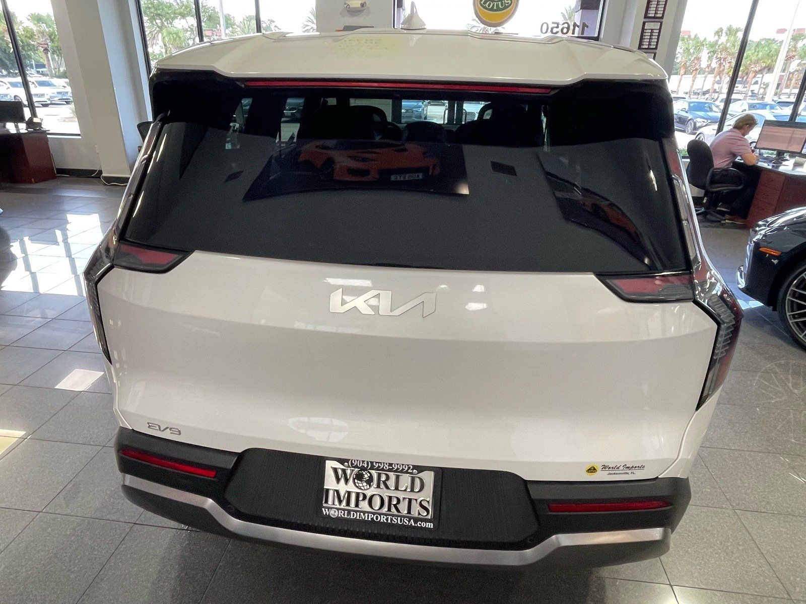 Used 2024 Kia EV9 Light RWD image 4
