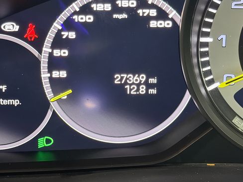 Certified 2023 Porsche Cayenne Turbo S AWD/4WD image 39