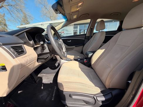 Used 2016 Hyundai Elantra GT FWD image 8