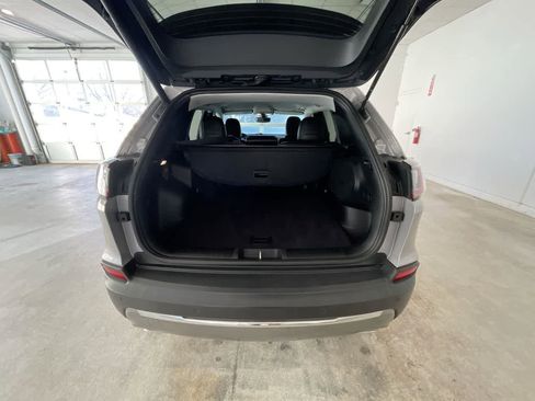 Used 2019 Jeep Cherokee Limited image 23