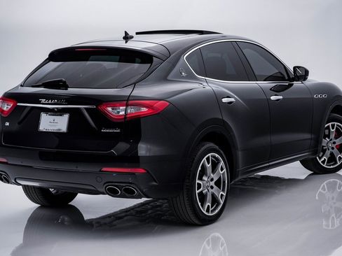 Used 2018 Maserati Levante image 10