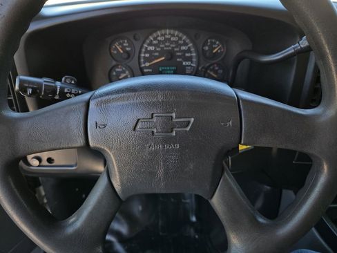 Used 2005 Chevrolet Express 3500 image 22